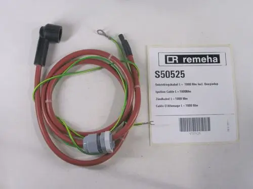 Zündkabel von Remeha mit einem Anschlussstecker und einer Halterung, umwickelt mit isolierendem Material. Sichtbare Beschriftung und Längenangaben auf der Verpackung.